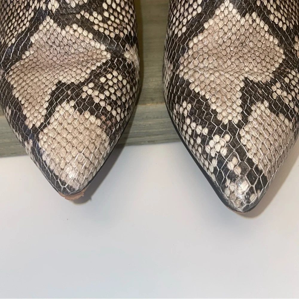 Flawless Dolce Vita Snakeskin Pointed Toe Boots 8 - Picture 3 of 10